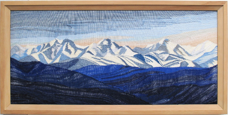 残雪の山なみ　縦46㎝　横100㎝